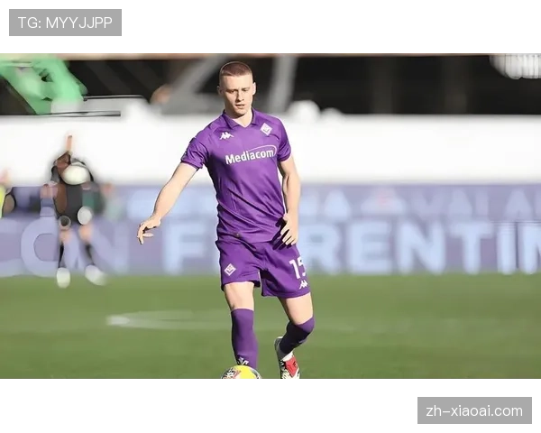 佛罗伦萨科穆佐头球中柱破门，年轻后卫崭露头角